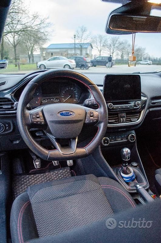 Usata Ford Fiesta ST-Line 95 CV (69 kW) 2020 Grigio Utilitaria