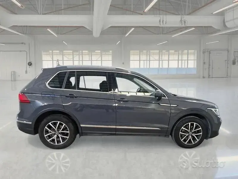 Usata VW Tiguan Life 149 CV (109 kW) 2022 Grigio SUV