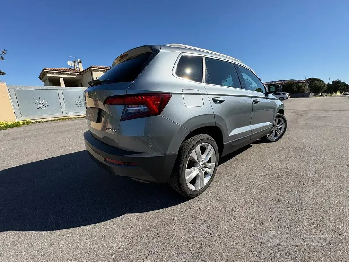 Usata Skoda Karoq Executive 148 CV (108 kW) 2018 Grigio SUV