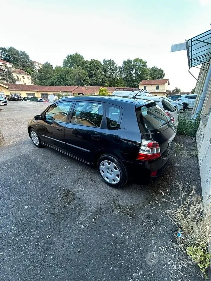 Usata Honda Civic 100 CV (73 kW) 2004 Nero Berlina