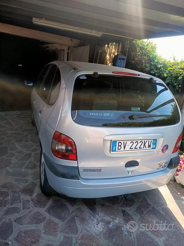 Usata Renault Scénic 102 CV (75 kW) 2001 Grigio Monovolume
