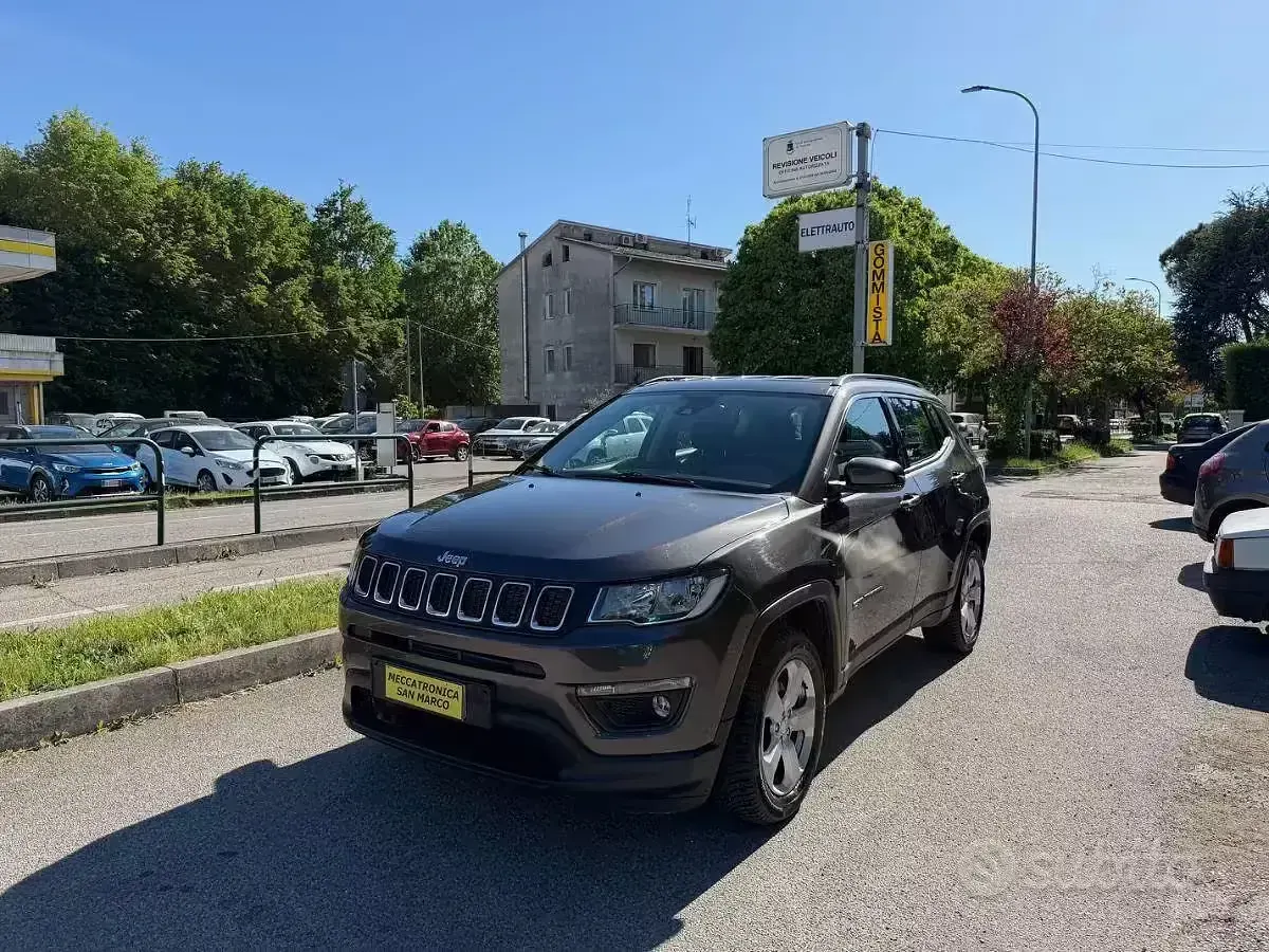 Occasion Jeep Compass Longitude 140 ch (102 kW) 2018 Gris SUV