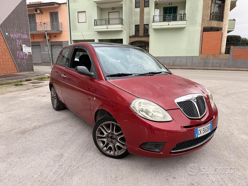 Usata Lancia Ypsilon 59 CV (43 kW) 2003 Rosso Utilitaria