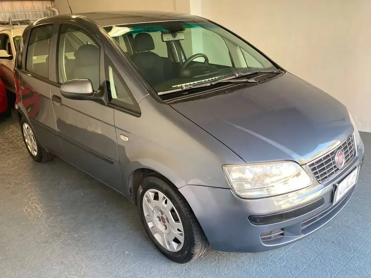Usata Fiat Idea 77 CV (56 kW) 2010 Grigio scuro met. Monovolume