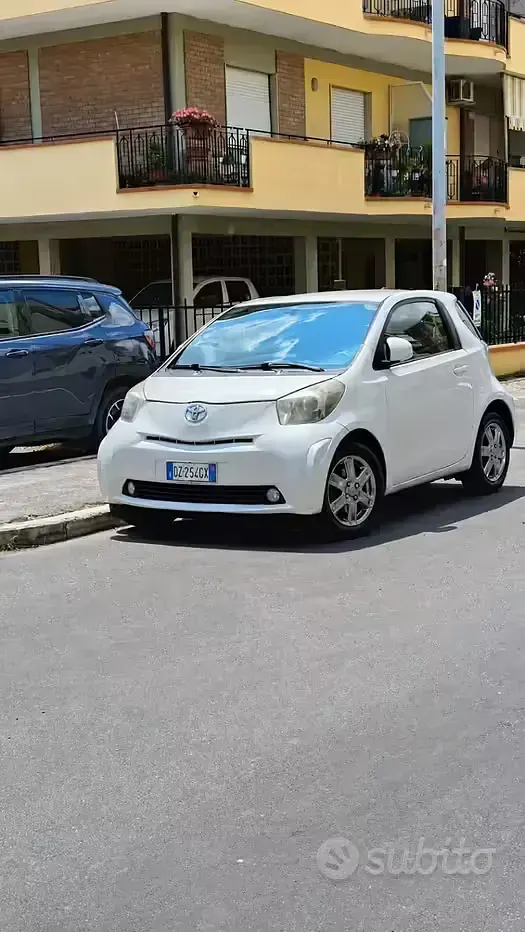 Usata Toyota iQ 68 CV (50 kW) 2010 Bianco Utilitaria
