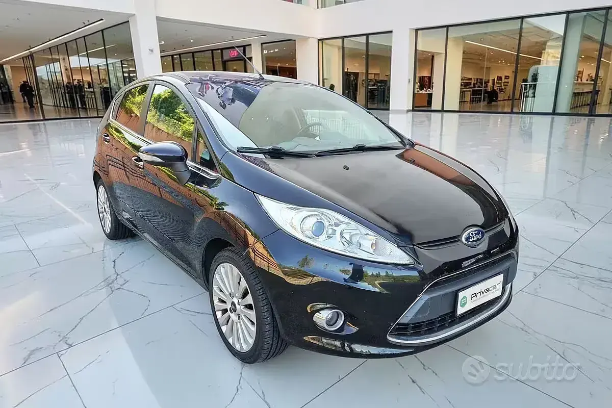 Usata Ford Fiesta Titanium 97 CV (71 kW) 2010 Nero Utilitaria