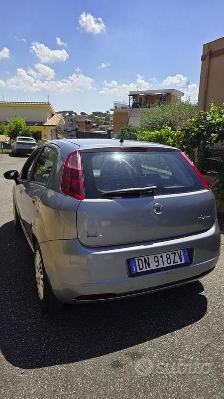 Grigio Usata 2008 Fiat Grande Punto Due volumi | 3200 € (Ottimo prezzo) - Immagine 1/4