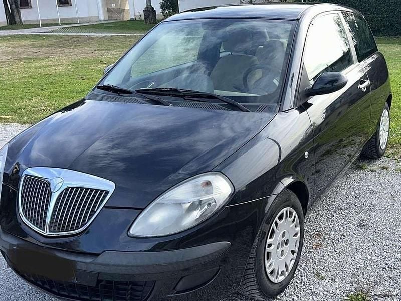 Usata Lancia Ypsilon 60 CV (44 kW) 2005 Nero Utilitaria