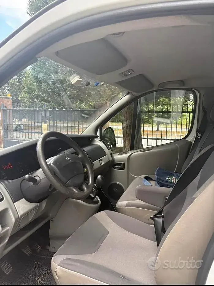 Usata Renault Trafic 114 CV (83 kW) 2008 Bianco Monovolume