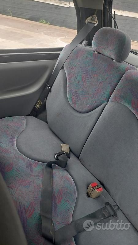 Usata Nissan Micra 54 CV (39 kW) 1999 Nero Utilitaria