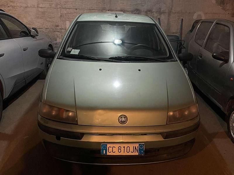Usata Fiat Punto 80 CV (58 kW) 2002 Verde Berlina