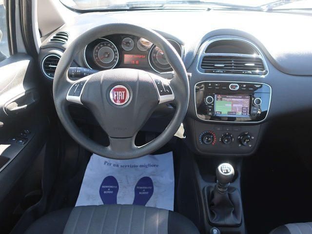 Usata Fiat Punto Lounge 69 CV (50 kW) 2018 Argento Utilitaria