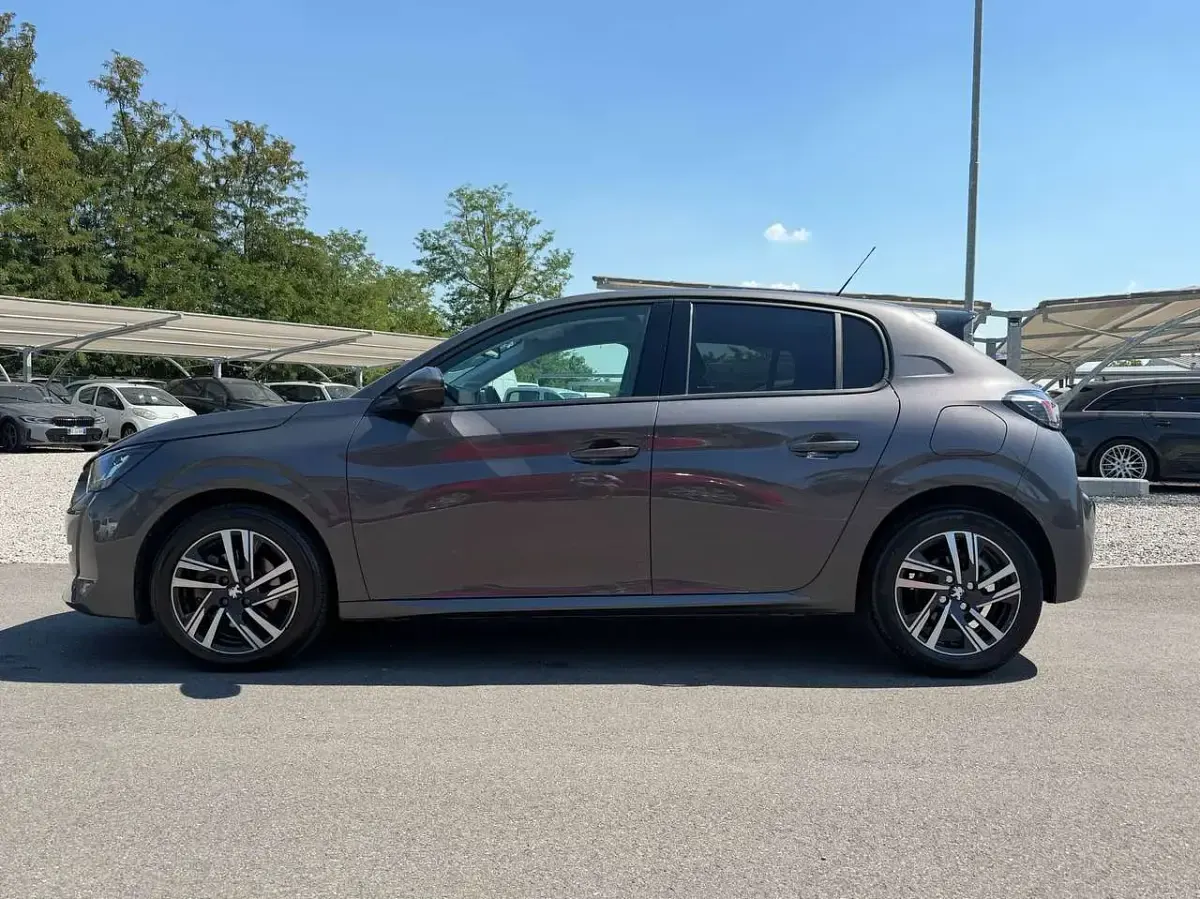 Usata Peugeot 208 Allure 101 CV (74 kW) 2021 Grigio Utilitaria