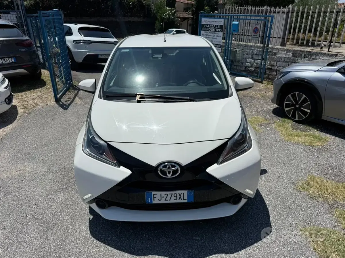 Usata Toyota Aygo 69 CV (50 kW) 2017 Bianco Utilitaria