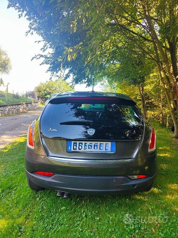 Begagnad Lancia 2000 Platinum 80 HK (58 kW) 2011 Grå Sedan