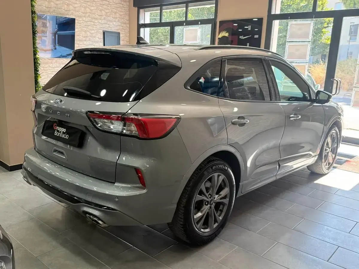 Usata Ford Kuga ST-Line 120 CV (88 kW) 2022 Grigio SUV