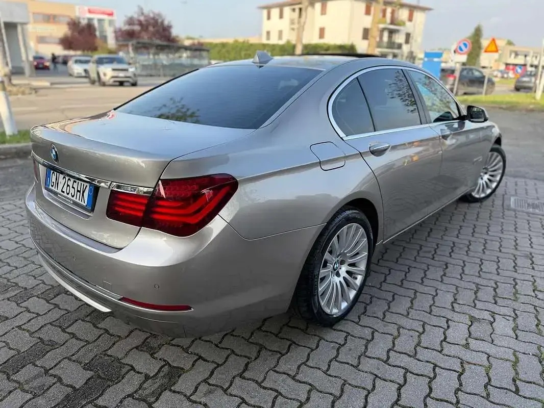 Usata BMW 730 258 CV (189 kW) 2014 Grigio Berlina