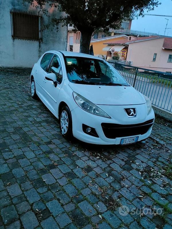 Bianco Usata 2011 Peugeot 207 Tre volumi | 4200 € - Immagine 1/4