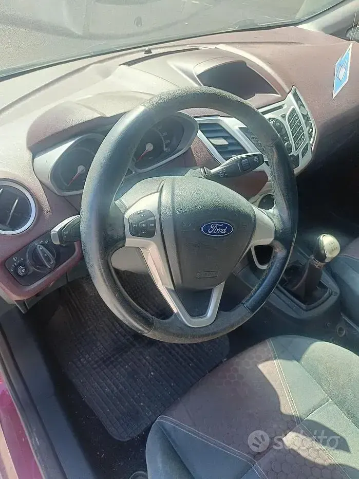 Usata Ford Fiesta 97 CV (71 kW) 2010 Viola Berlina