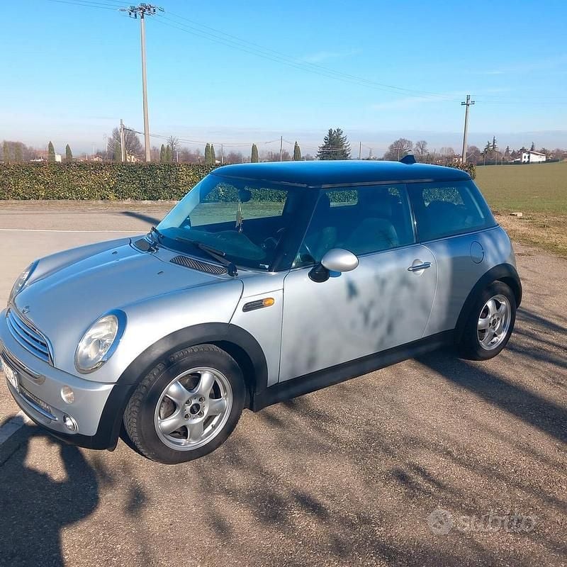 Begagnad Mini One D 75 HK (55 kW) 2004 Grå Halvkombi