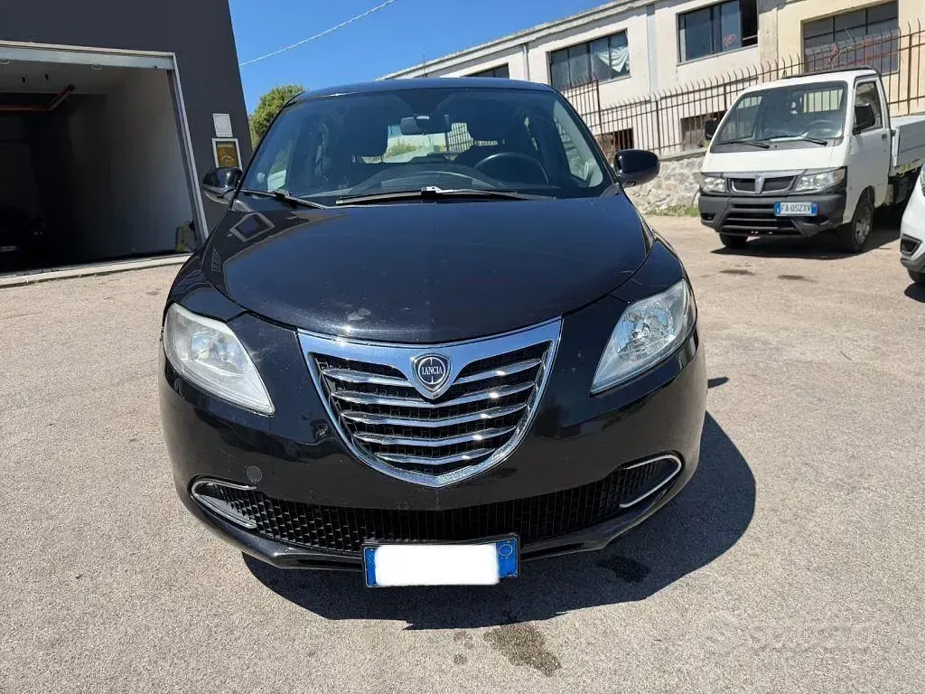 Usata Lancia Ypsilon 95 CV (69 kW) 2012 Nero Utilitaria