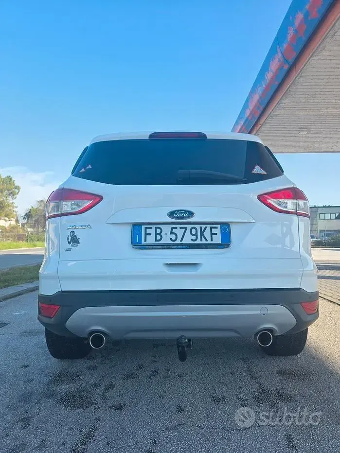 Gebraucht Ford Kuga Titanium 163 PS (119 kW) 2016 Weiß SUV