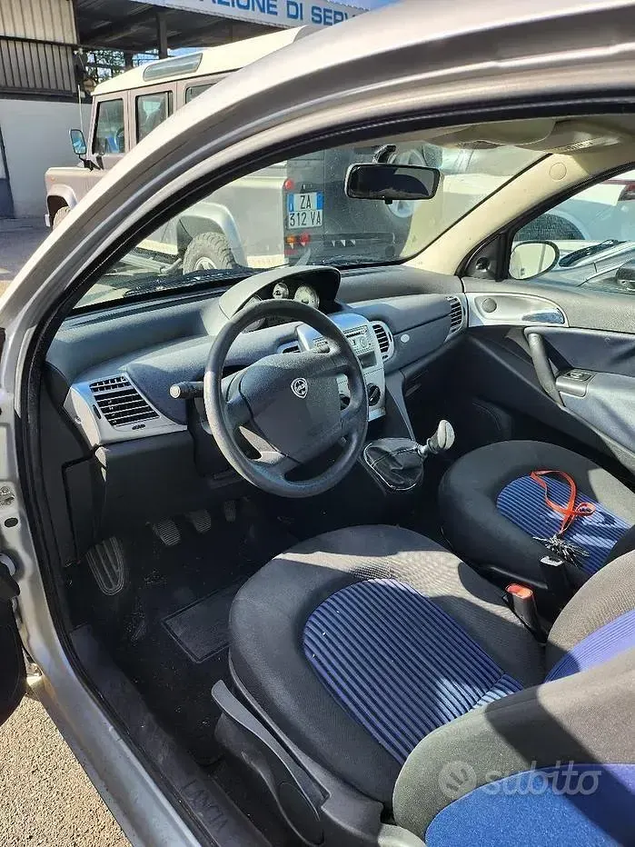 Usata Lancia Ypsilon 60 CV (44 kW) 2008 Grigio Utilitaria