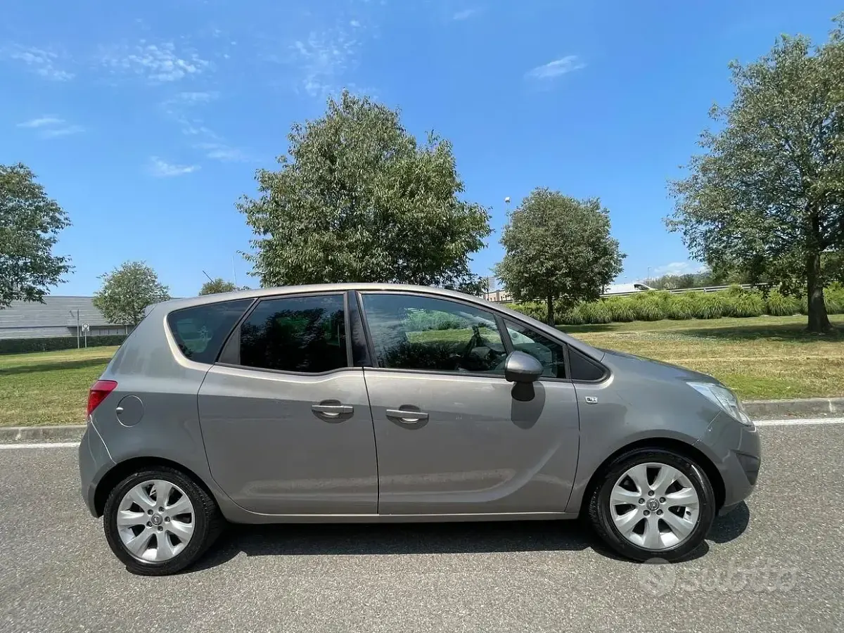 Usata Opel Meriva Cosmo 101 CV (74 kW) 2011 Grigio Monovolume