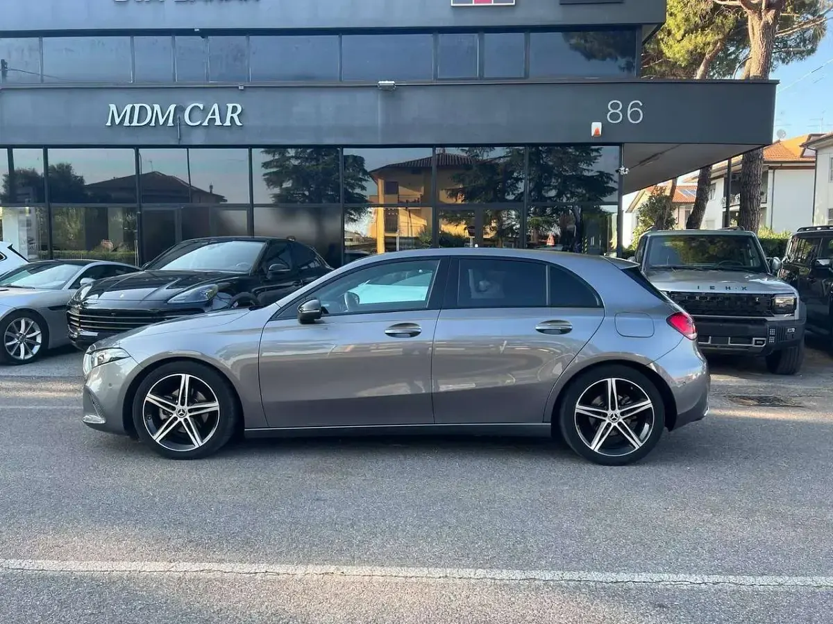 Usata Mercedes A180 116 CV (85 kW) 2019 Grigio Berlina