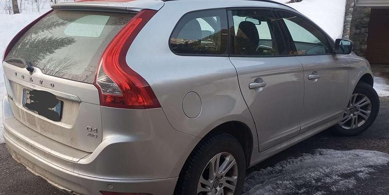 Usata Volvo XC60 Kinetic 181 CV (133 kW) 2014 Argento SUV