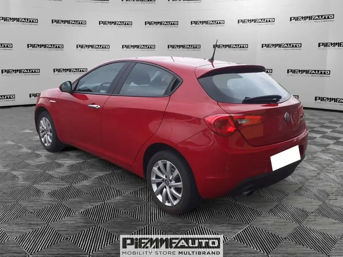 Usata Alfa Romeo Giulietta Super 120 CV (88 kW) 2017 Rosso Utilitaria
