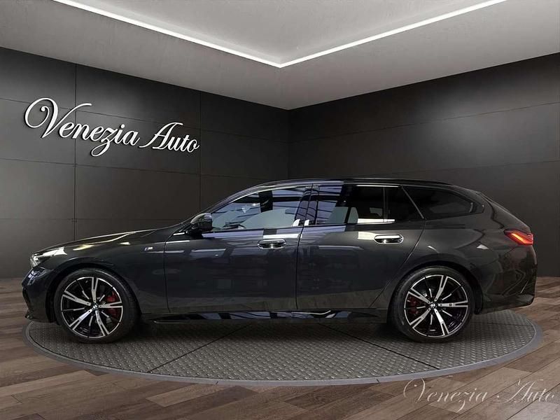 Usata BMW 540 M Sport 303 CV (222 kW) 2025 Grigio Station wagon
