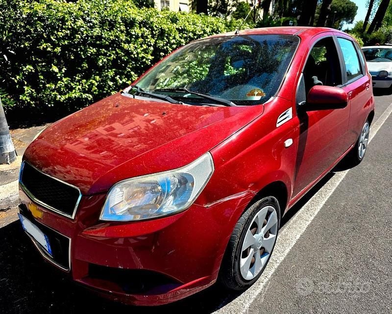 Usata Chevrolet Aveo 84 CV (61 kW) 2011 Marrone Berlina