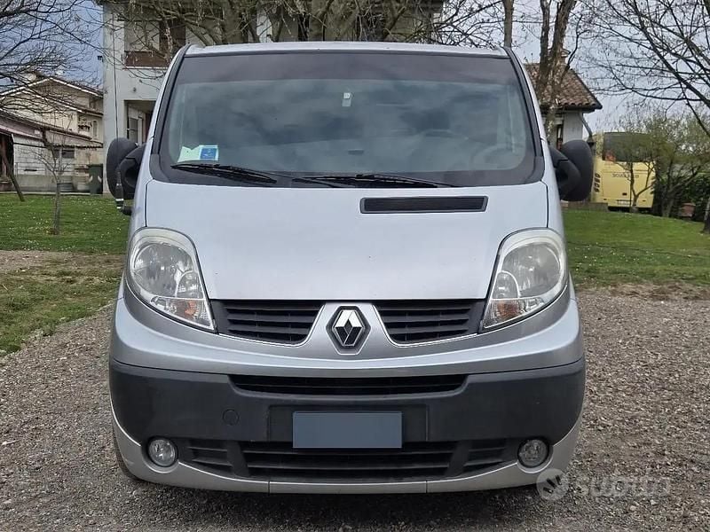 Usata Renault Trafic 145 CV (106 kW) 2009 Grigio Monovolume