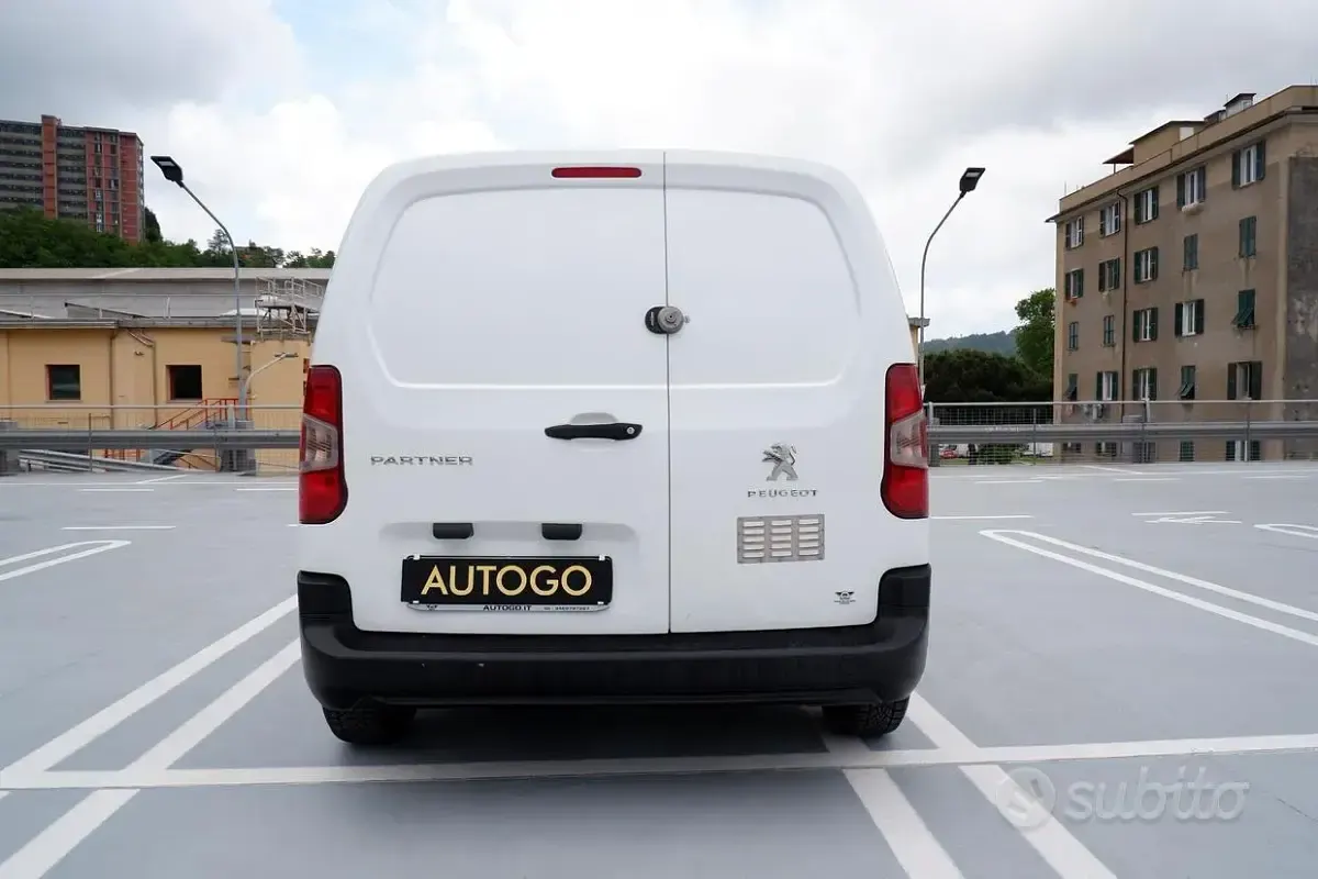 Usata Peugeot Partner Premium 102 CV (75 kW) 2021 Bianco Monovolume