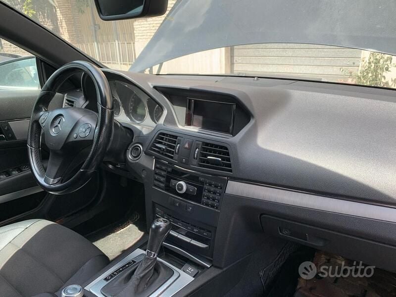 Usata Mercedes E200 Avantgarde 184 CV (135 kW) 2010 Nero Cabrio