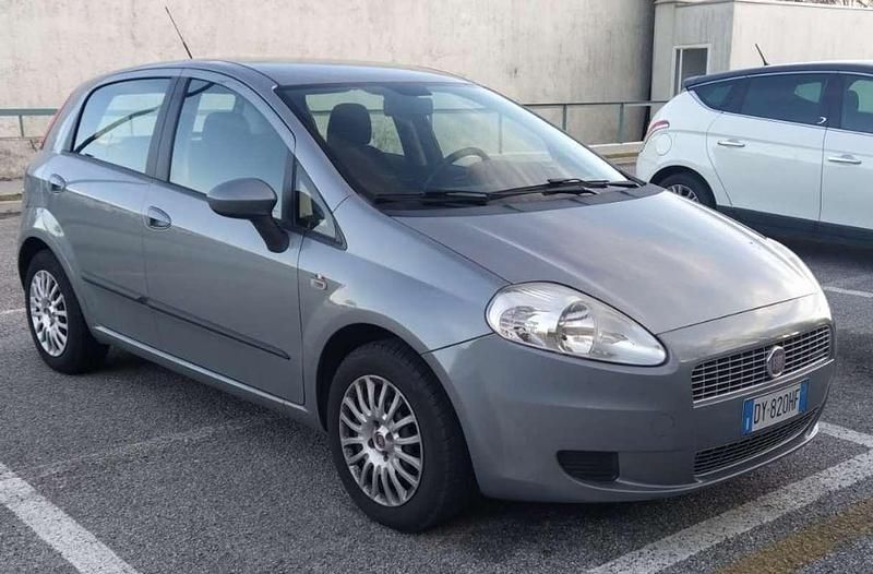 Usata Fiat Grande Punto Dynamic 90 CV (66 kW) 2009 Grigio Utilitaria