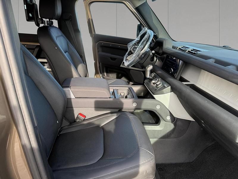 Usata Land Rover Defender SE 200 CV (147 kW) 2022 Gondwana stone gloss