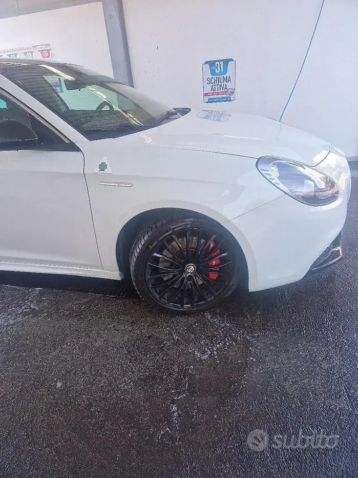 Usata Alfa Romeo Giulietta Quadrifoglio Verde 235 CV (172 kW) 2010 Grigio Utilitaria