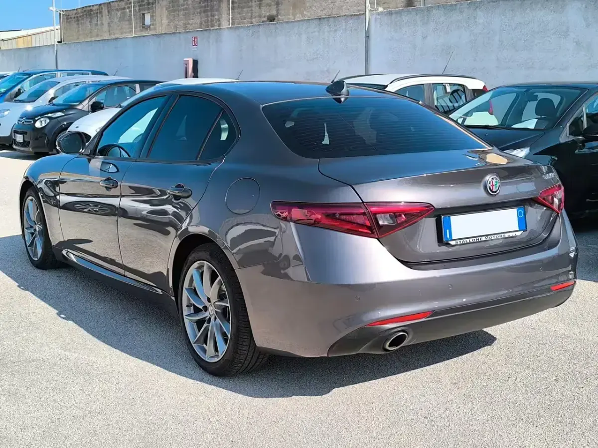 Usata Alfa Romeo Giulia Business 160 CV (117 kW) 2021 Argento Berlina