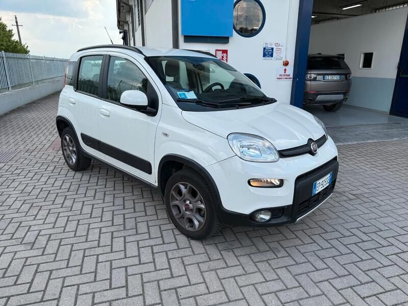 Usata Fiat Panda 4x4 S 75 CV (55 kW) 2012 Bianco Utilitaria