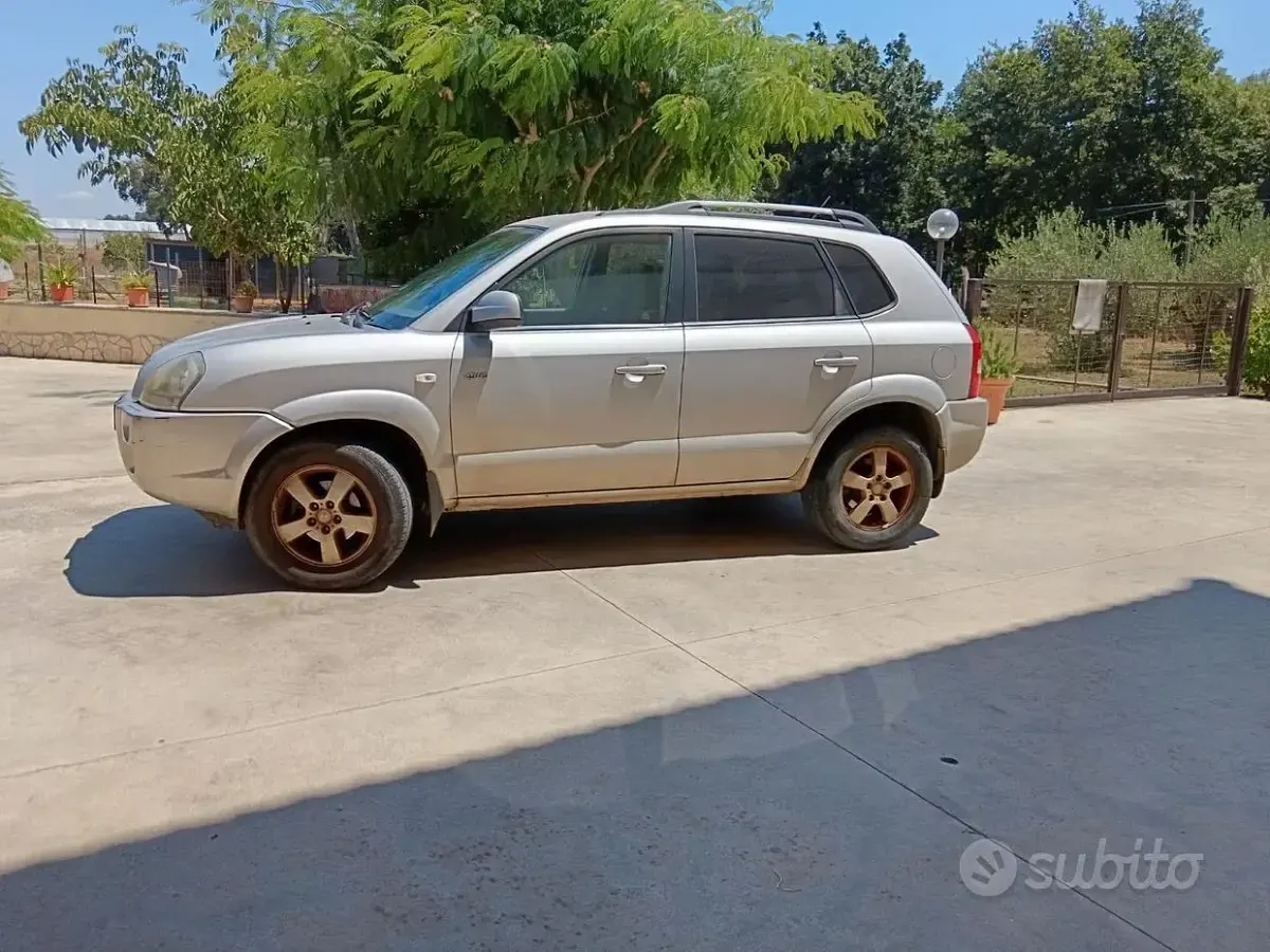 Usata Hyundai Tucson 112 CV (82 kW) 2005 Grigio SUV