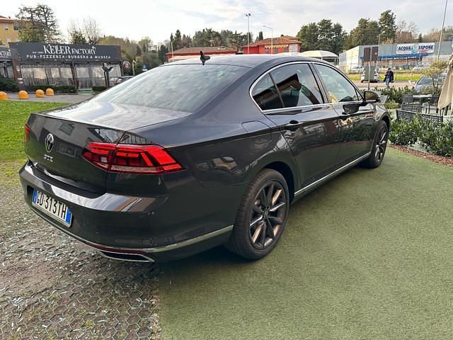 Usata VW Passat GTE 156 CV (114 kW) 2020 Grigio Berlina