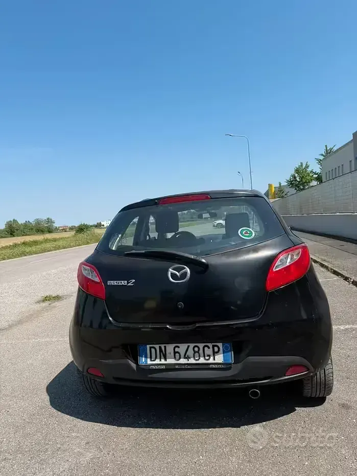 Usata Mazda 2 75 CV (55 kW) 2008 Bianco Utilitaria