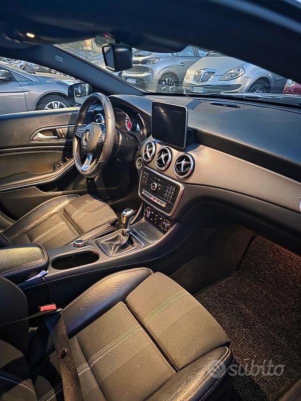 Usata Mercedes CLA180 Premium 122 CV (89 kW) 2017 Nero Berlina