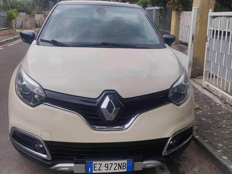 Usata 2015 Renault Captur SUV | 6900 € (Ottimo prezzo) - Immagine 1/4