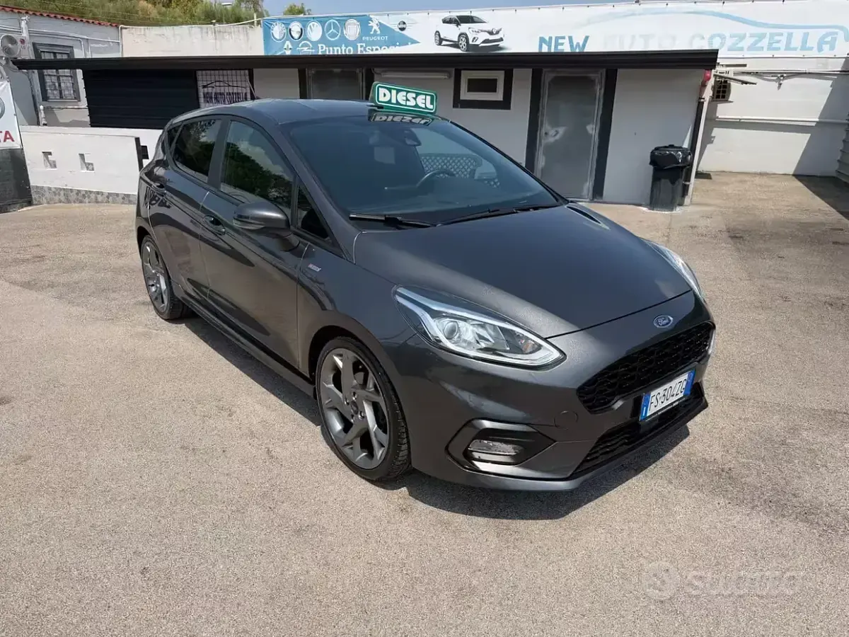Usata Ford Fiesta ST-Line 86 CV (63 kW) 2018 Grigio Utilitaria