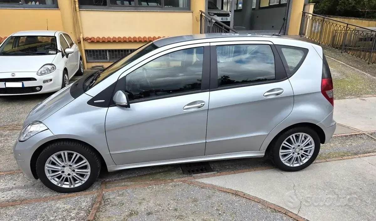 Usata Mercedes A180 Elegance 109 CV (80 kW) 2009 Grigio Berlina
