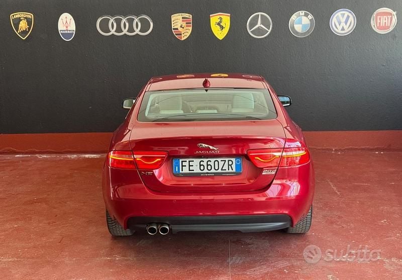 Usata Jaguar XE Portfolio 180 CV (132 kW) 2016 Rosso Berlina