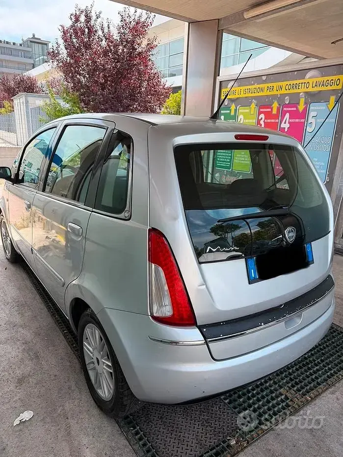 Usata Lancia Musa 75 CV (55 kW) 2009 Monovolume
